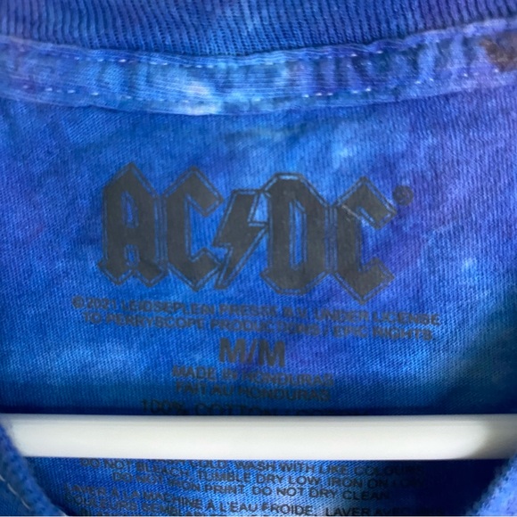 Women’s ACDC Retro Blue and Red Tie Dye Cropped Short Sleeve Tee Size Me… - Picture 3 of 8